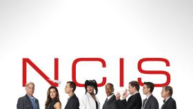 Navy CIS - (10. Staffel) - Die Mitglieder des Naval Criminal Investigation Service: Leon Vance (Rocky Carroll, 4.v.r.), Tim McGee (Sean Murray, 3.v.l.), Dr. Donald Mallard (David McCallum, r.), Anthony DiNozzo (Michael Weatherly, 3.v.r.), Abby Sciuto (Pauley Perrette, 4.v.l.), Leroy Gibbs (Mark Harmon, l.), Ziva David (Cote de Pablo, 2.v.l.) und Jimmy Palmer (Brian Dietzen, 2.v.r.) ... © CBS Television