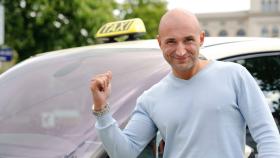 Quiz Taxi Reloaded - Die erste und einzige mobile Quiz-Show Deutschlands geht wieder auf Tour. Hinter dem Steuer sitzt dieses Mal Moderator und Comedian Murat Topal ... © Willi Weber kabel eins