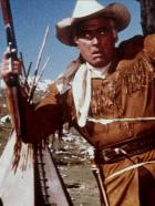 Unter Geiern - Am Marterpfahl gefesselt bangt Old Surehand (Stewart Granger) um sein Leben, doch die Rettung ist bereits in Sicht ... © Columbia Pictures