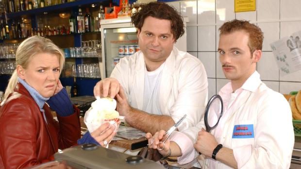 Stephen Power Sat.1 Mirja (Mirja Boes, l.) ist von dem Döner, den Markus (Markus Majowski, M.) un...
