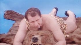 Eine schrecklich nette Familie - Al (Ed O'Neill) posiert für ein Herrenmagazin. © Columbia Pictures