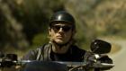 Sons of Anarchy - (1. Staffel) - Jax (Charlie Hunnam) ist Vizepräsident der "Sons of Anarchy". Diese handeln mit Waffen und weichen Drogen, lassen sich als Sicherheitsleute anheuern und führen als legales Geschäft eine Werkstatt für Autos und Motorräder. © 2008 FX Networks, LLC. All rights reserved.