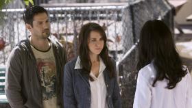 Kann Melinda (Jennifer Love Hewitt, r.) Donna Ellis (Lacey Chabert, M.) und Kyle McCall (Michael Landes, l.) helfen? © ABC Studios Kann Melinda (Jennifer Love Hewitt, r.) Donna Ellis (Lacey Chabert, M.) und Kyle McCall (Michael Landes, l.) helfen? © ABC Studios