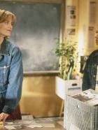 Dangerous Minds - Wilde Gedanken - Mit ihren unorthodoxen Methoden erreicht LouAnne Johnson (Michelle Pfeiffer, l.) sogar den coolen Rauol Sanchero (Renoly Santiago, r.) ? © Hollywood Pictures