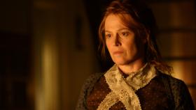 The Village - Das Dorf - Alice Hunt (Sigourney Weaver) will unter keinen Umständen, dass ihr Sohn den todbringenden Wald durchquert, um in der Stadt Medikamente für den Notfall zu besorgen ... © Touchstone Television The Village - Das Dorf - Alice Hunt (Sigourney Weaver) will unter keinen Umständen, dass ihr Sohn den todbringenden Wald durchquert, um in der Stadt Medikamente für den Notfall zu besorgen ... © Touchstone Television