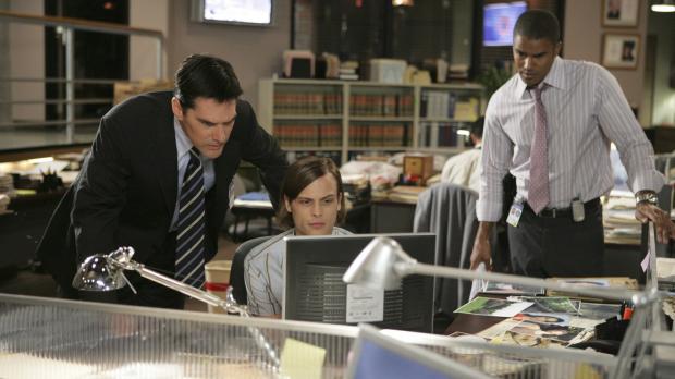 Touchstone Television Ein Fall, der vier Jahre zurückliegt beschäftigt Reid (Matthew Gray Gubler, M...