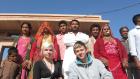 Die strengsten Eltern der Welt - Marlon (vorne r.) und Laura (vorne l.) werden von ihren Eltern nach Indien in das abgelegene Örtchen Rajasthan geschickt. © kabel eins