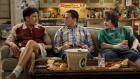 Männerabend: Charlie (Charlie Sheen, l.), Alan (Jon Cryer, M.) und Jake (Angus T. Jones, r.) ... © Warner Brothers Entertainment Inc.