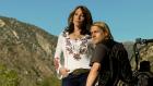Sons of Anarchy - (1. Staffel) - Gemma Teller Morrow (Katey Sagal, l.) ist immer für ihren Sohn Jackson "Jax" Teller (Charlie Hunnam, r.) da und unterstützt ihn, wo sie nur kann. © 2008 FX Networks, LLC. All rights reserved.