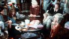 Egal ob Muttersorgen oder Hochzeitstrubel, die Frauen in Truvys (Dolly Parton, vorne r.) Schönheitssalon helfen sich bei ihren Problemen: Ouiser (Shirley MacLaine, r.), Bürgermeisterwitwe Clairee (Olympia Dukakis, M.), Annelle (Daryl Hannah, 2.v.l.) und M'Lynn (Sally Field, l.) © TriStar Pictures Egal ob Muttersorgen oder Hochzeitstrubel, die Frauen in Truvys (Dolly Parton, vorne r.) Schönheitssalon helfen sich bei ihren Problemen: Ouiser (Shirley MacLaine, r.), Bürgermeisterwitwe Clairee (Olympia Dukakis, M.), Annelle (Daryl Hannah, 2.v.l.) und M'Lynn (Sally Field, l.) © TriStar Pictures