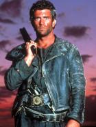 Mad Max - Die Erde ist verwüstet, die Ordnung zerfallen - Einer der letzten aufrechten Gesetzeshüter ist Max (Mel Gibson) ... © Warner Bros.