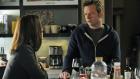 Good Wife - Alicia (Julianna Margulies, l.) erhält Unterstützung von ihrem Bruder Owen Cavanaugh (Dallas Roberts, r.) ... © CBS Broadcasting Inc. All Rights Reserved