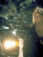 Ich weiß, was Du letzten Sommer getan hast - Ein Autounfall mit Folgen: Ray (Freddie Prince Jr., l.), Helen (Sarah Michelle Gellar, M.) und Barry (Ryan Phillippe, r.) überlegen, wie man die Leiche verschwinden lassen kann ... © Columbia Pictures
