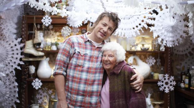 Fremantle Jamie Oliver (l.) feiert Weihnachten mit seiner Familie und guten Freunden. N...