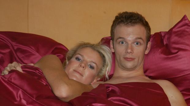 Stephen Power Sat.1 Fernsehen zum Gernhaben: Beim Liebesspiel denkt Thilo (Ralf Schmitz, r.) - se...