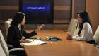 Alicia Florrick (Julianna Margulies, l.) will Stephanie Engler (Sarah Silverman, r.), die Betreiberin einer Website für Leute, die Sex außerhalb der Ehe suchen, vor Gericht vertreten. © CBS Broadcasting Inc. All Rights Reserved