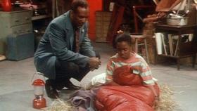Rudy (Keshia Knight Pulliam, r.) ist von Cliff (Bill Cosby, l.) in den Keller verbannt worden, weil Olivias Pony in Zukunft in Rudys Bett schlafen soll. © Viacom Rudy (Keshia Knight Pulliam, r.) ist von Cliff (Bill Cosby, l.) in den Keller verbannt worden, weil Olivias Pony in Zukunft in Rudys Bett schlafen soll. © Viacom