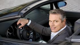 Kompetent, unterhaltend und informativ ist das Magazin 'Abenteuer Auto' mit Jan Stecker ... © Holger Rauner kabel eins