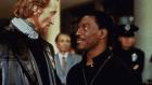 Sardo Numspa (Charles Dance, l.), der Abgesante des Bösen, glaubt mit dem witzelnden Sozialarbeiter Chandler Jarrell (Eddie Murphy, r.) ein leichtes Spiel zu haben und muss nun einsehen, dass er sich geirrt hat ... © Paramount Pictures