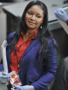 Castle - Der Tatort wird von Lanie Parish (Tamala Jones) sorgfältig auf Spuren untersucht und sie wird tatsächlich fündig ... © 2011 American Broadcasting Companies, Inc. All rights reserved.