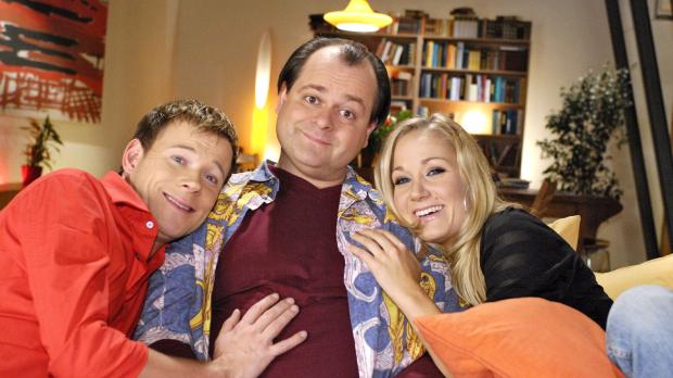 Max Kohr Sat.1 Zu Hause auf ihrem Sofa finden die Drei von der Comedy WG Frieden, Freude und...