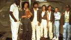 Nur gemeinsam kann die Besatzung der "Nostromo"  die unheimlichen Aliens besiegen: Parker (Yaphet Kotto, l.), Ripley (Sigourney Weaver, 2.v.l.), Captain Dallas (Tom Skerritt, 3.v.l.), Lambert (Veronica Cartwright, M.), Kane (John Hurt, 3.v.r.), Ash (Ian Holm, 2.v.r.) und Brett (Harry Dean Stanton, r.). © 20th Century Fox of Germany