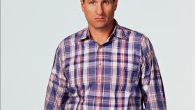 Eine schrecklich nette Familie - (7. Staffel) - Am liebsten sitzt der Schuhverkäufer Al Bundy (Ed O'Neill) auf seiner Couch ... © Sony Pictures Television International. All Rights Reserved.