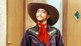 Bud (David Faustino) will sich ein neues Image zulegen, um mehr Erfolg bei den Frauen zu haben. © Columbia Pictures Bud (David Faustino) will sich ein neues Image zulegen, um mehr Erfolg bei den Frauen zu haben. © Columbia Pictures